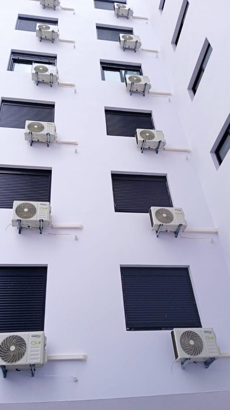 Equipos instalados en fachada